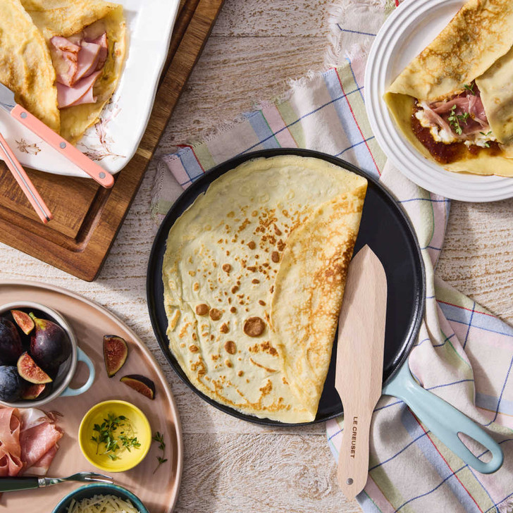 Le Creuset Cast Iron Traditional Round Crepe Pan in Sea Salt