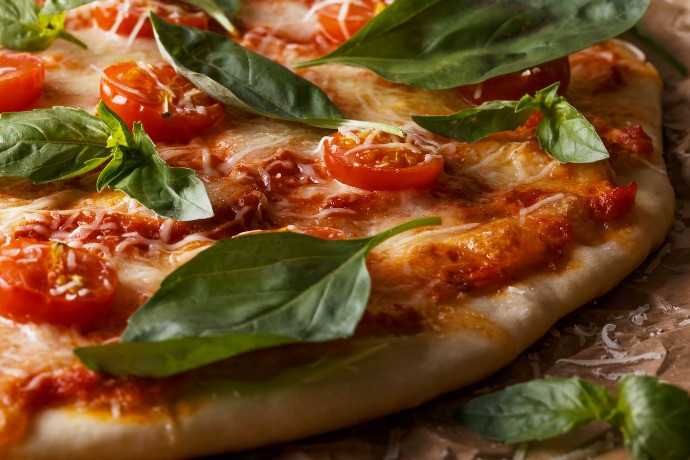 How to Make Delicious Pizza at Home