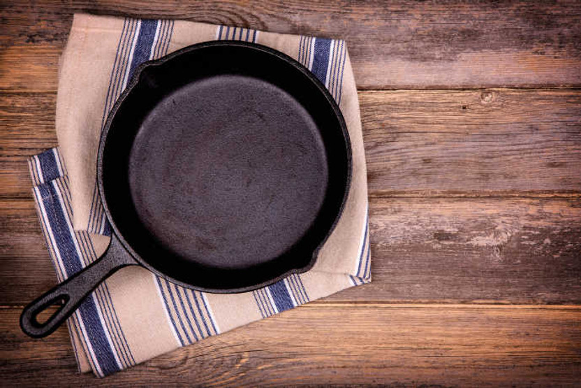 Say goodbye to rusty cookware!, how to season a cast iron pan