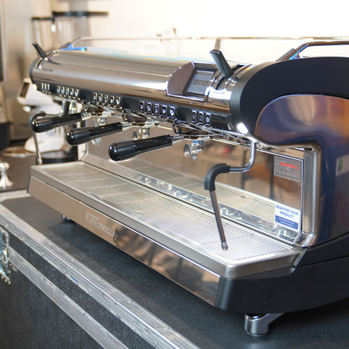 Nuova Simonelli Aurelia Wave (Volumetric, 3 Group) - Demo