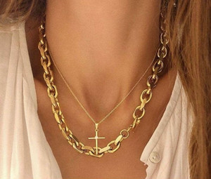 Chunky toggle gold plated necklace Chunky toggle gold plated necklace
