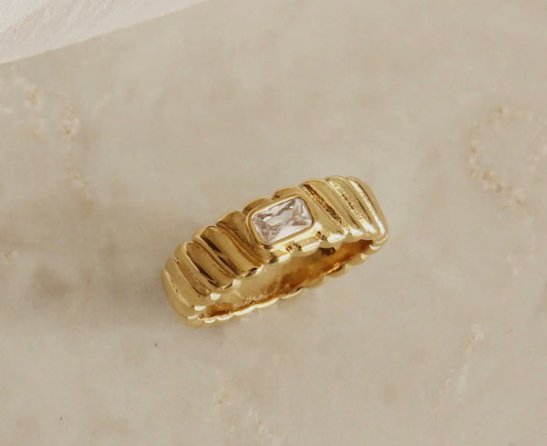 Croissant zirconia gold plated ring