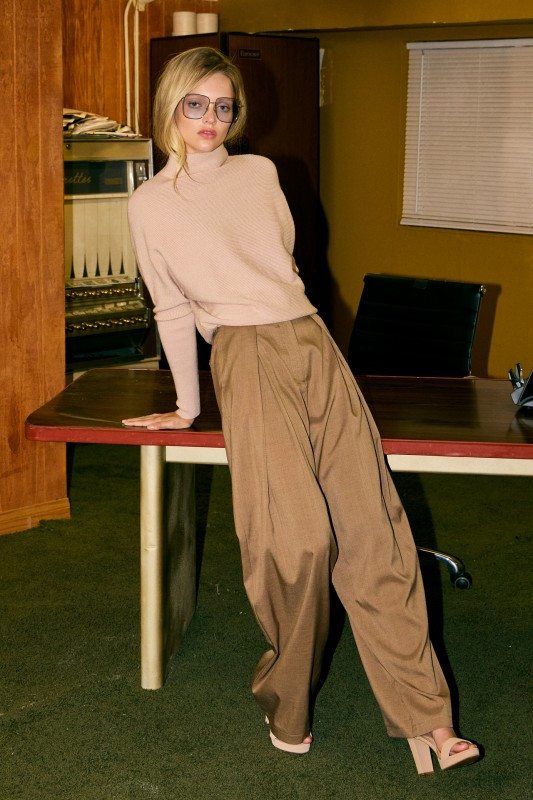 Caramel pleated pants