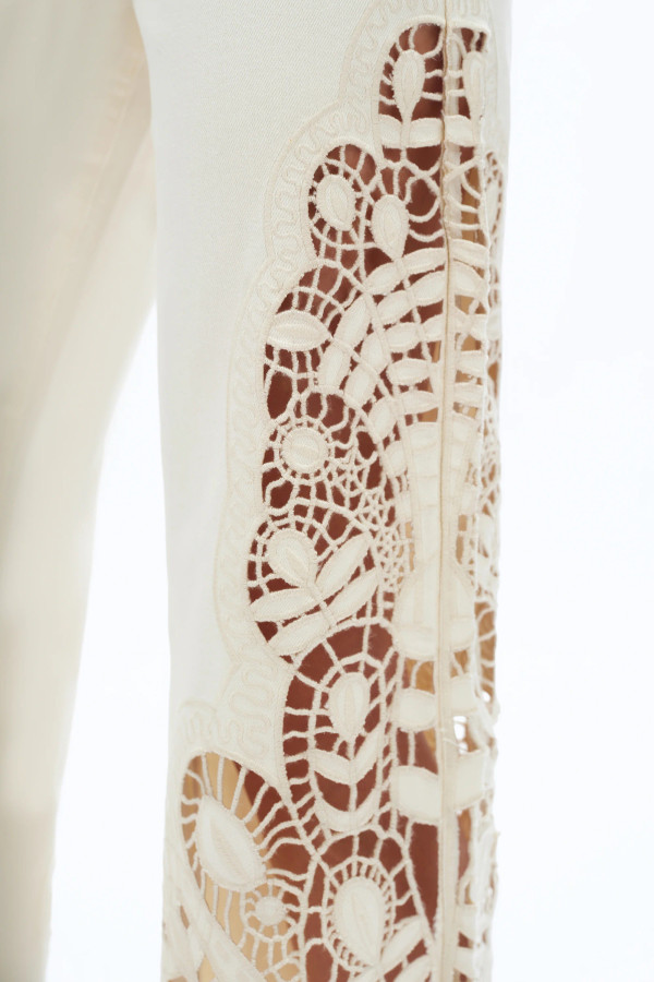 Lace details beige jeans