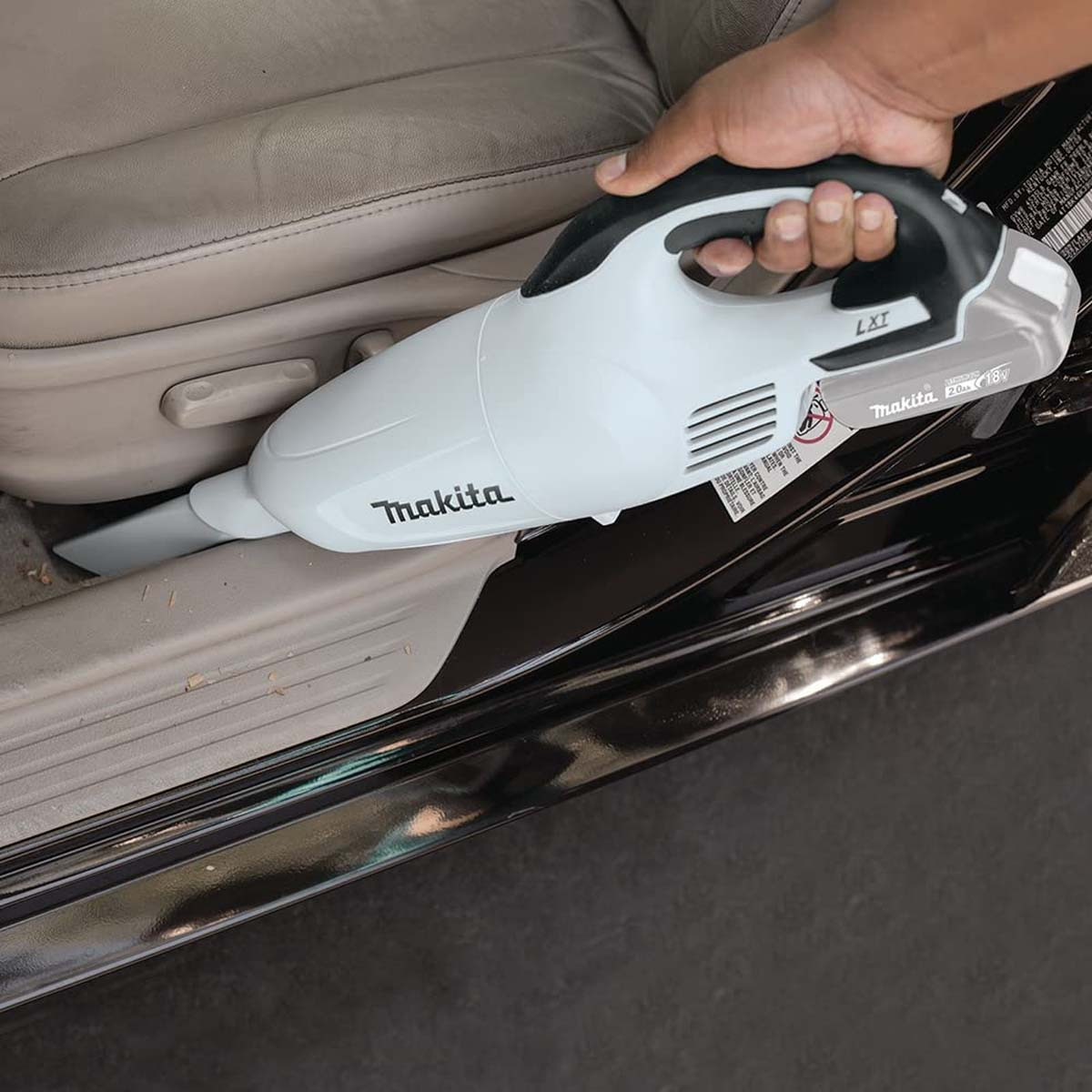 Makita DCL180ZW 18V Cordless Vacuum Cleaner White Toolden