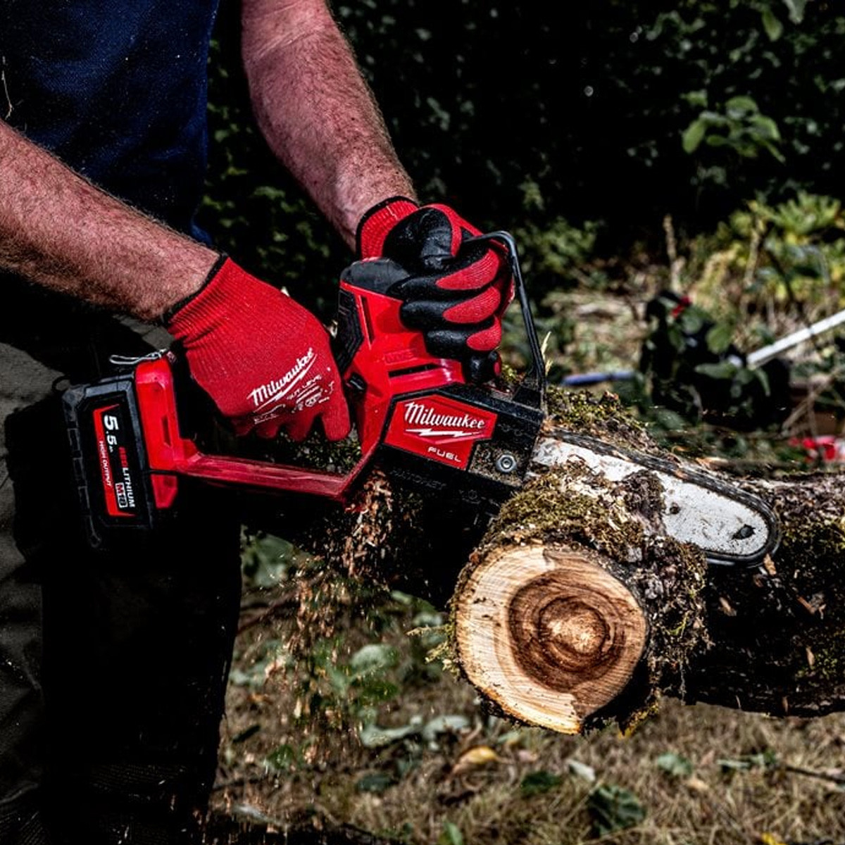 Milwaukee Tool Milwaukee Hatchet Chainsaw Milwaukee M12 FUEL