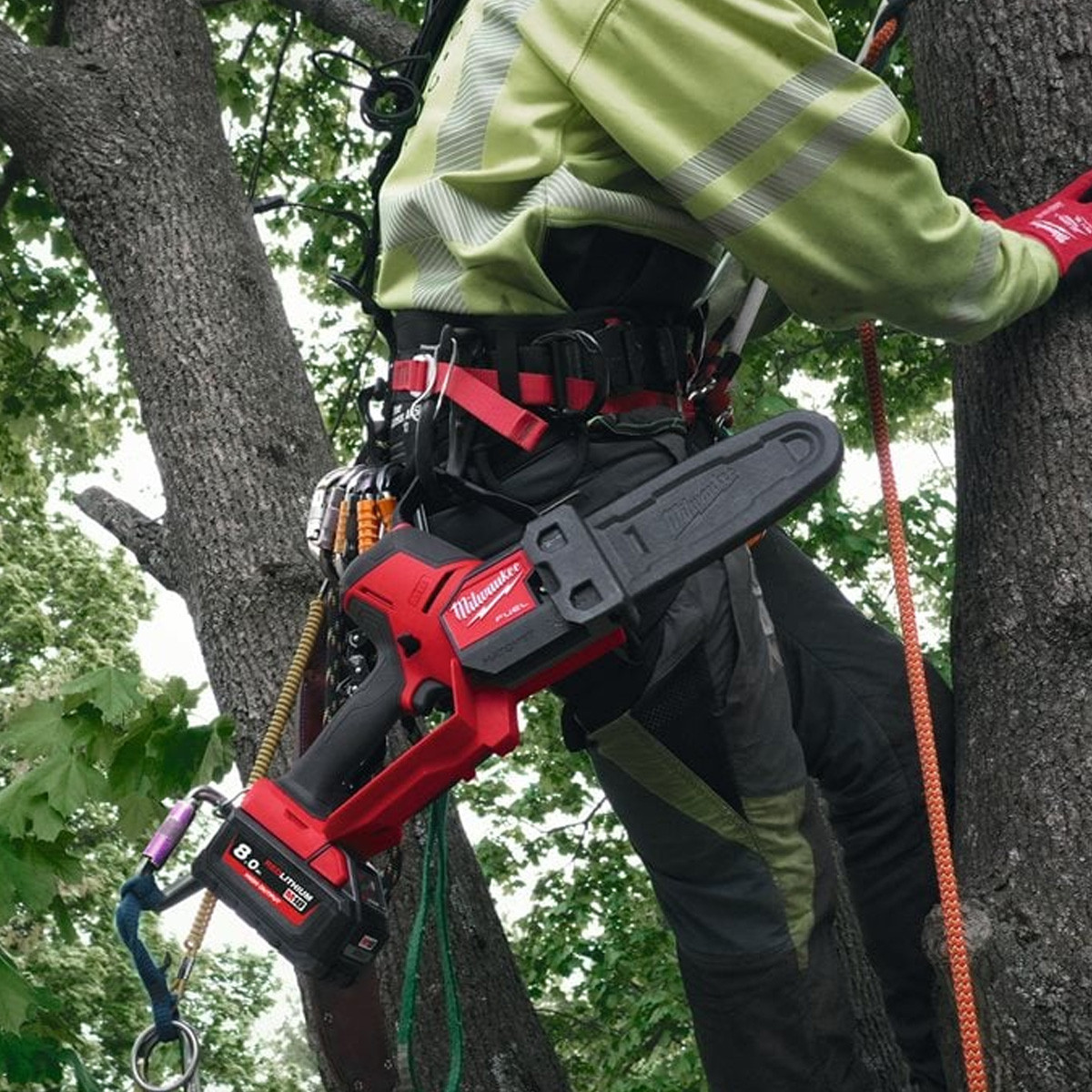 Milwaukee M18 FHS20-402X 18V FUEL™ HATCHET™ 20cm Pruning Saw with