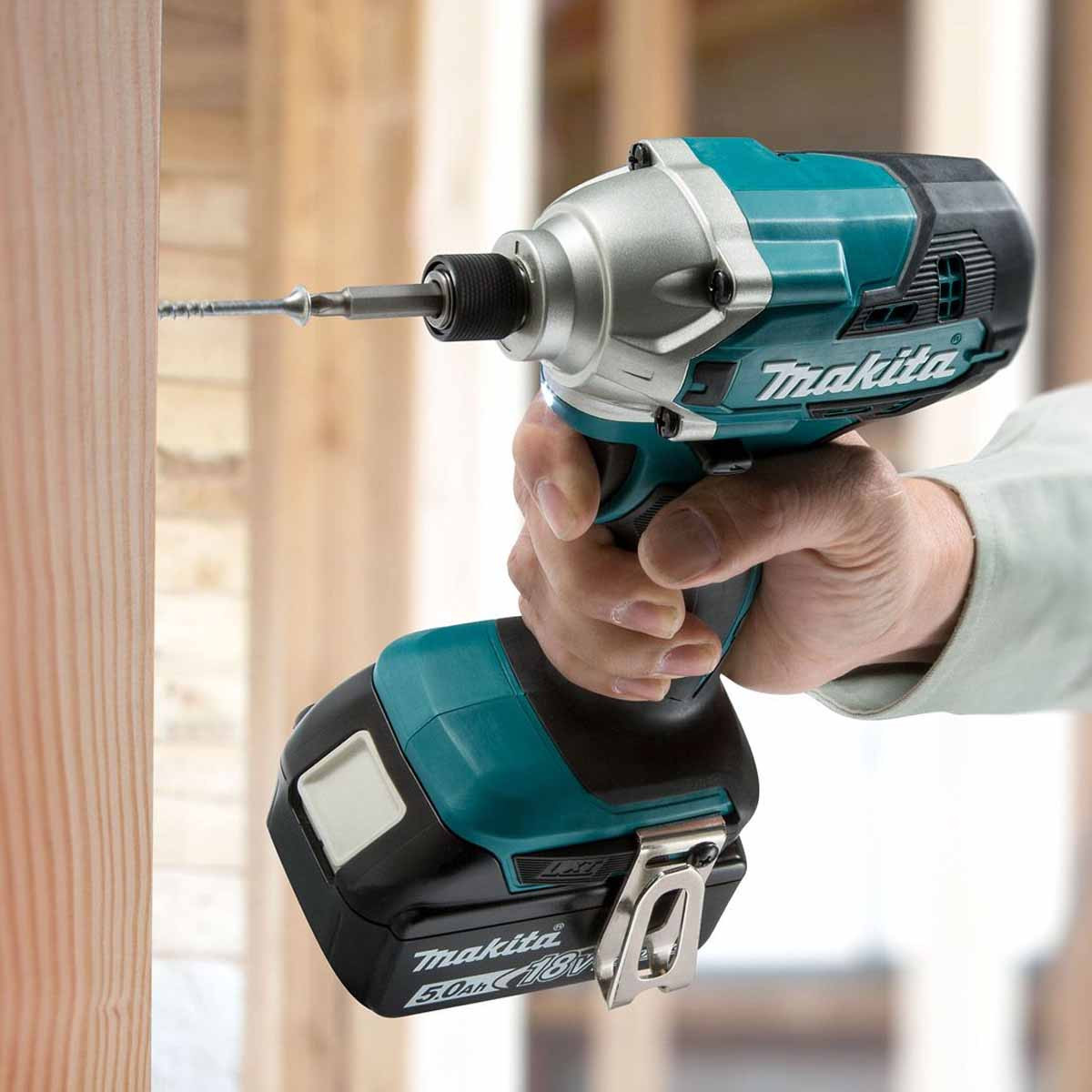 Makita DTD156RTJ LXT 18V Cordless Impact Driver with x