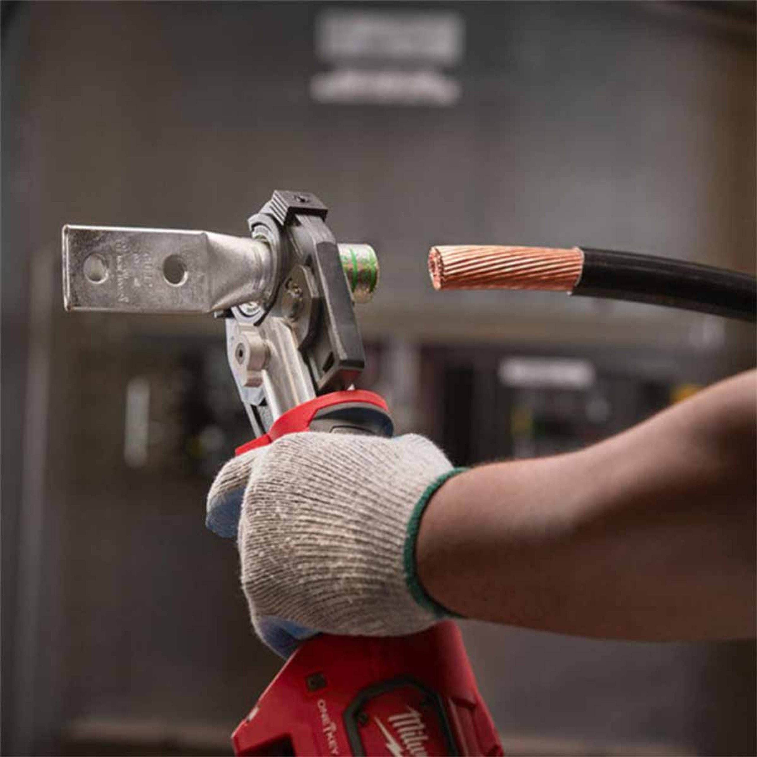Milwaukee M18 HCCT 201C Force Logic Hydraulic Cable Crimper with 1 x 2.0Ah Toolden