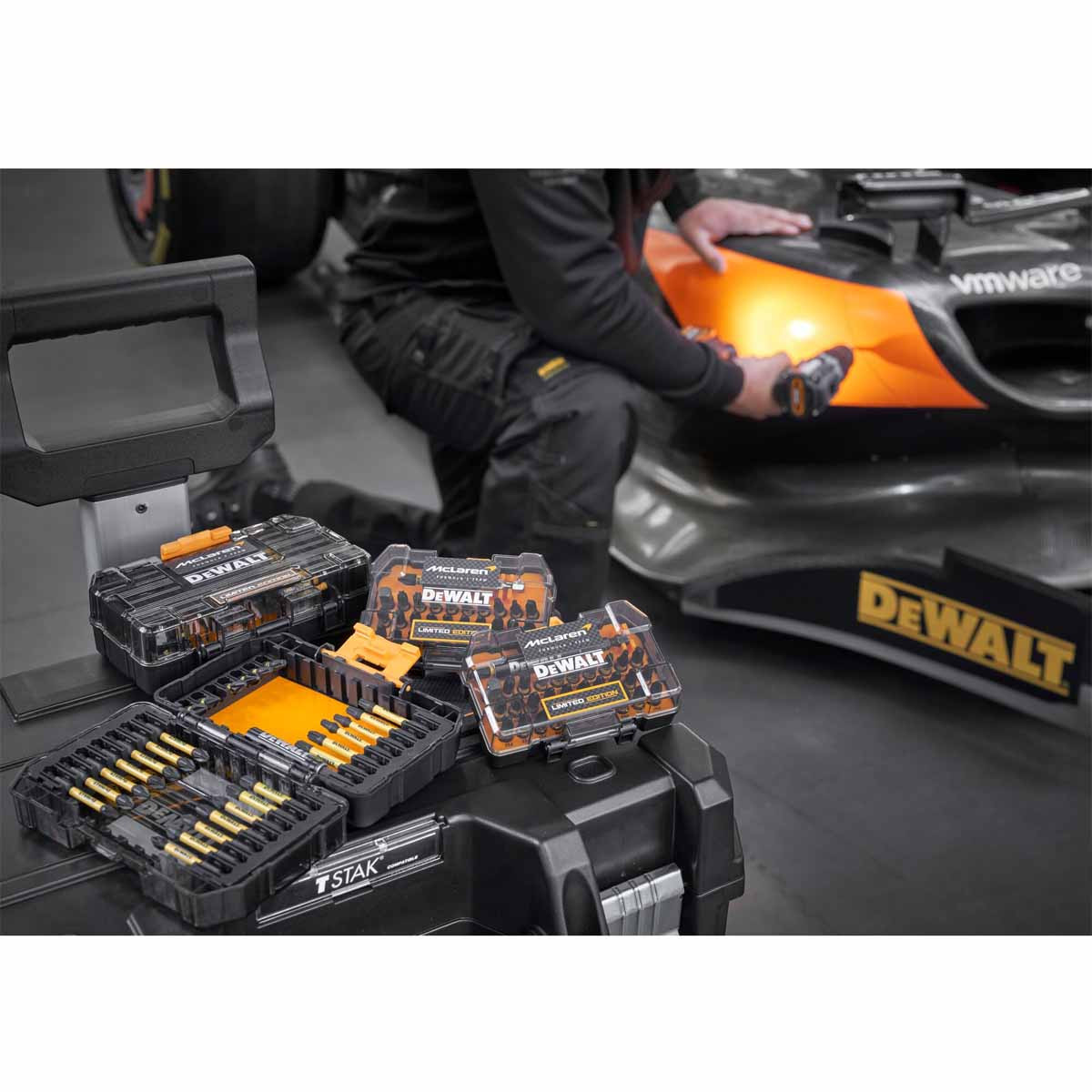 DeWalt DT70901T-QZ x McLaren FLEXTORQ Screwdriver Bit Set (32 Pc