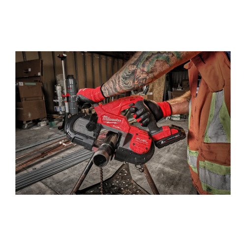 Milwaukee M18 FBS85-202C 18V Brushless Bandsaw