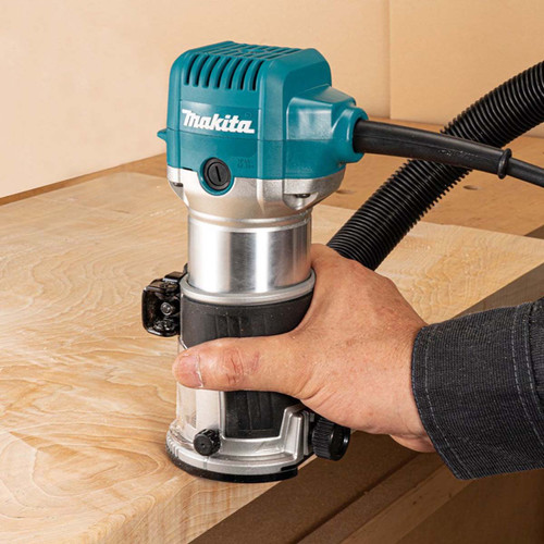 Makita RT0702CX4