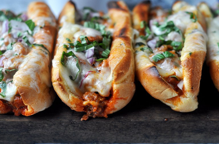 GARLIC BUTTER ITALIAN SAUSAGE SANDWICHES