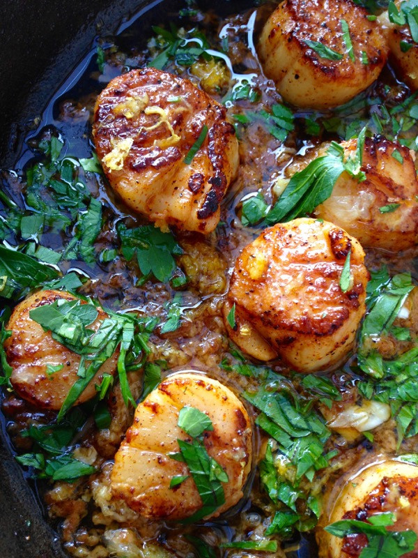 Garlic Scallops with Italian Parsley