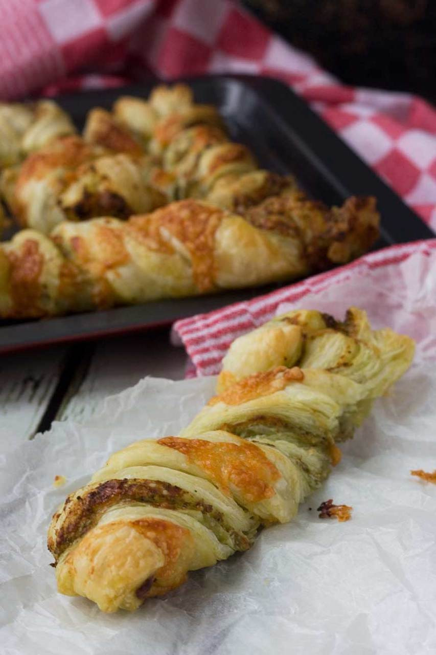 Pesto and Cheese Twists