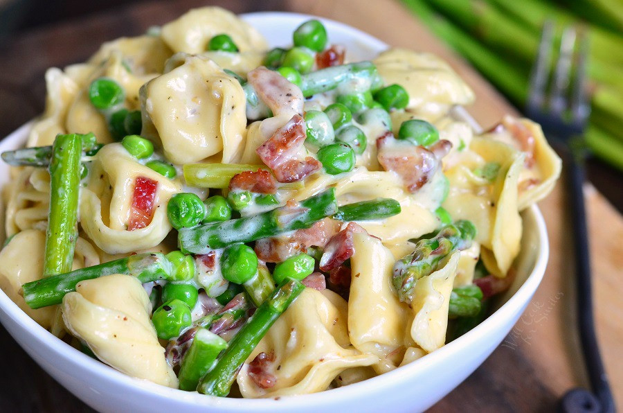 Creamy Spring Tortellini with Peas Asparagus and Bacon