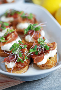 PROSCIUTTO CROSTINI WITH BURRATA AND LEMON HONEY DRIZZLE PROSCIUTTO CROSTINI WITH BURRATA AND LEMON HONEY DRIZZLE
