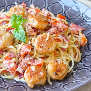 Creamy Garlic Scallops Spaghetti with Bacon Creamy Garlic Scallops Spaghetti with Bacon