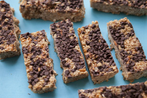 Peanut Butter Pretzel Chocolate Chip Granola Bars - includes 12 bars Peanut Butter Pretzel Chocolate Chip Granola Bars - includes 12 bars