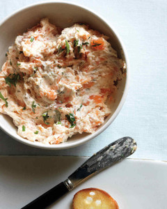 Smoked Salmon Dip with Bagel Chips Smoked Salmon Dip with Bagel Chips