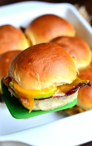 APPLE BACON CHEDDAR BAKED SLIDERS APPLE BACON CHEDDAR BAKED SLIDERS