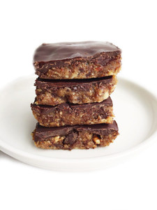 QUINOA CHOCOLATE CRUNCH BARS QUINOA CHOCOLATE CRUNCH BARS