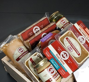 Pork Free Charcuterie Gift Basket by Les Trois Petits Cochons Pork Free Charcuterie Gift Basket by Les Trois Petits Cochons