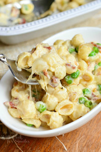 Creamy White Macaroni & Cheese with Peas Onions & Bacon Creamy White Macaroni & Cheese with Peas Onions & Bacon