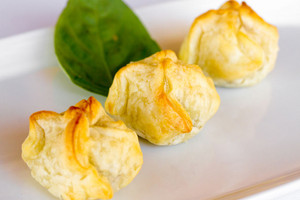 MUSHROOM VOL AU VENT - 50 pieces per tray MUSHROOM VOL AU VENT - 50 pieces per tray