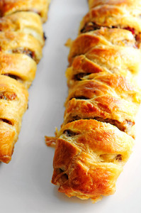 SAUSAGE APPLE PUFF PASTRY BRAID SAUSAGE APPLE PUFF PASTRY BRAID