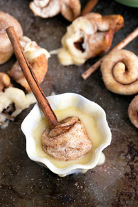 Cinnamon Roll Fondue w/ Miniature Cinnamon Rolls (Crock Pot)
