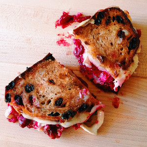 CRANBERRY WHITE CHEDDAR BRIE GRILLED CHEESE SANDWICH CRANBERRY WHITE CHEDDAR BRIE GRILLED CHEESE SANDWICH