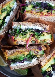 CURRY HUMMUS DETOX SANDWICHES CURRY HUMMUS DETOX SANDWICHES