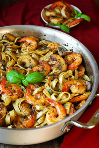 Pesto Shrimp Fettuccine in Mushroom Garlic Sauce Pesto Shrimp Fettuccine in Mushroom Garlic Sauce