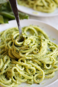 Healthy Zucchini Noodles with Creamy Avocado Pesto Healthy Zucchini Noodles with Creamy Avocado Pesto