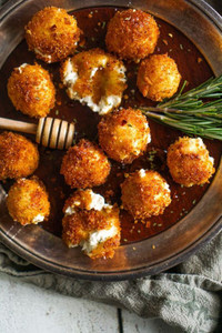Artichoke and Goat Cheese Bites - 50 pieces per tray Artichoke and Goat Cheese Bites - 50 pieces per tray