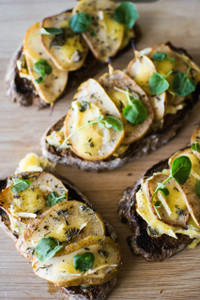 Caramalized Pear, Brie and Honey Tartines Caramalized Pear, Brie and Honey Tartines