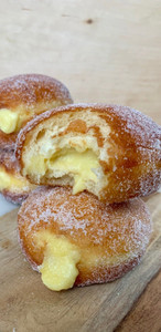 Italian Bomboloni Custard Cream - Italian Doughnuts - 1 dozen Italian Bomboloni Custard Cream - Italian Doughnuts - 1 dozen