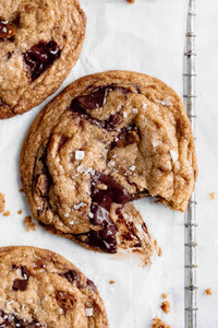 BROWN BUTTER TOFFEE CHOCOLATE CHIP COOKIES BROWN BUTTER TOFFEE CHOCOLATE CHIP COOKIES