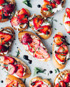 Strawberry Goat Cheese Crostini Strawberry Goat Cheese Crostini