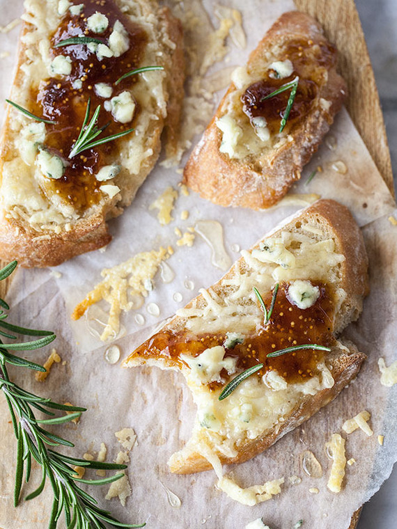 Fig Spread and Cheese Crostini Appetizer