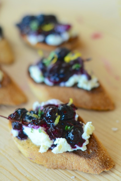 BLUEBERRY CHUTNEY & RICOTTA CROSTINI