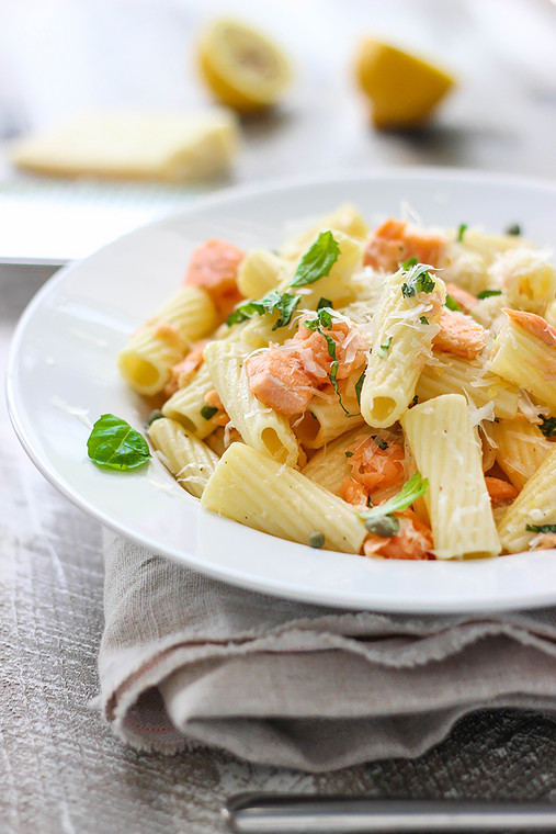 LIGHT LEMON GARLIC PASTA WITH SALMON