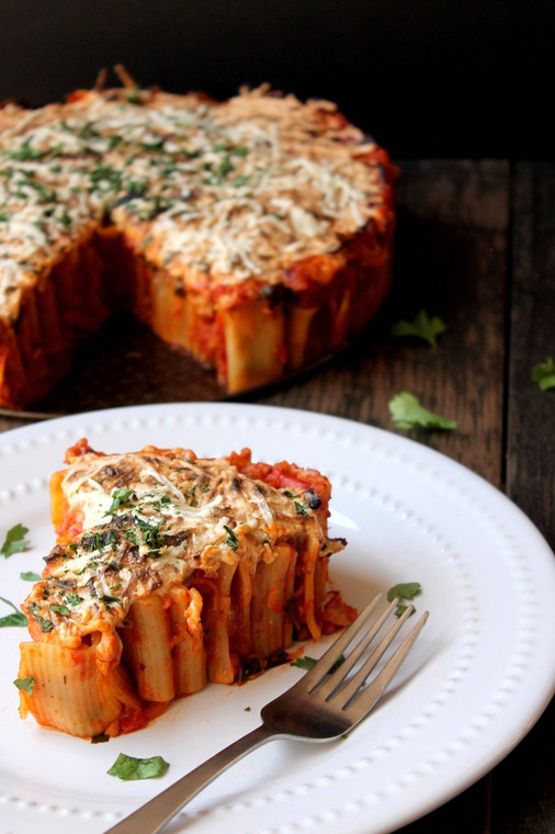 RIGATONI PASTA WITH SPICY POMODORO SAUCE (VEGAN)