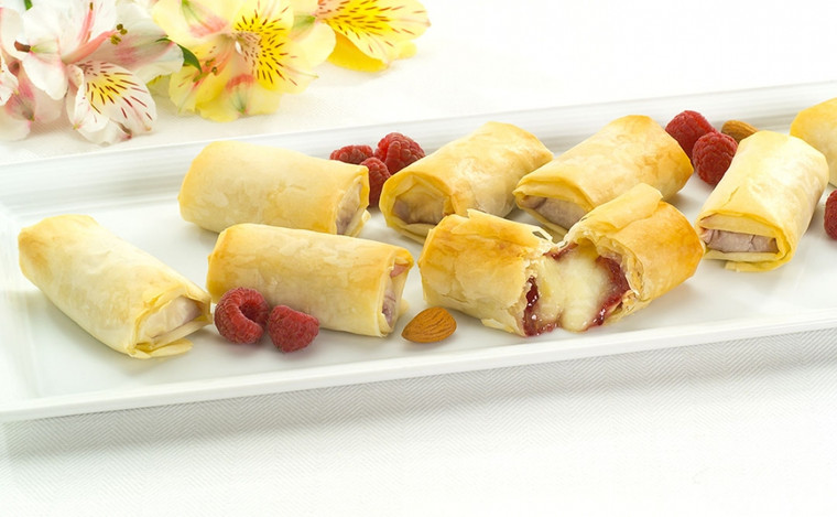 BRIE & RASPBERRY WITH ALMONDS IN PHYLLO - 56 pieces per tray