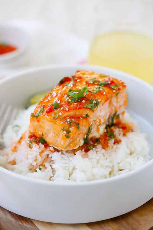 Sweet & Spicy Honey Sriracha-Glazed Salmon