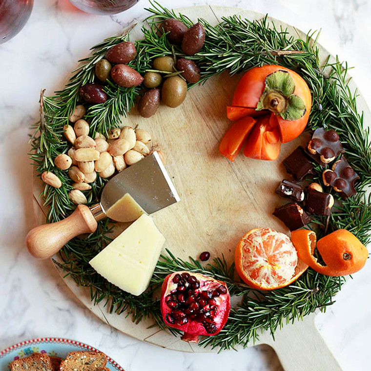 Holiday Wreath Cheese Boards / Food Wreath Boards