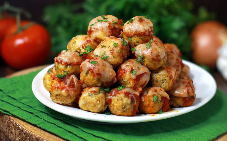 Chicken Parmesan Meatball Poppers