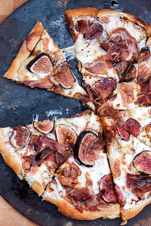 Fig and Prosciutto Pizza with Balsamic Drizzle