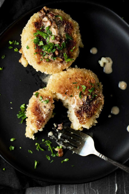 Les Châteaux Mushroom Risotto Cakes  100-Count Frozen Gourmet Appetizer